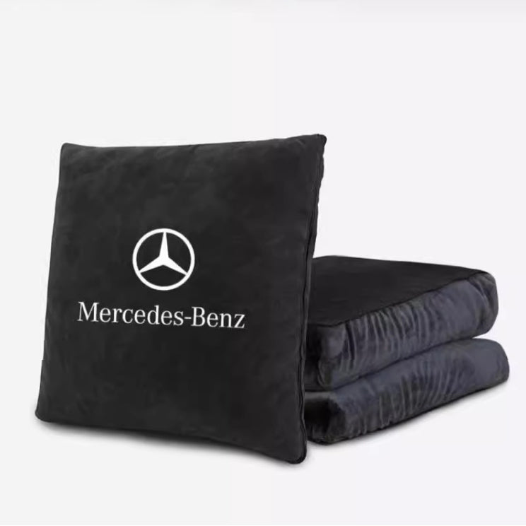 Wielofunkcyjne poduszki i kołdry - ciepły towarzysz w domu i w podróży