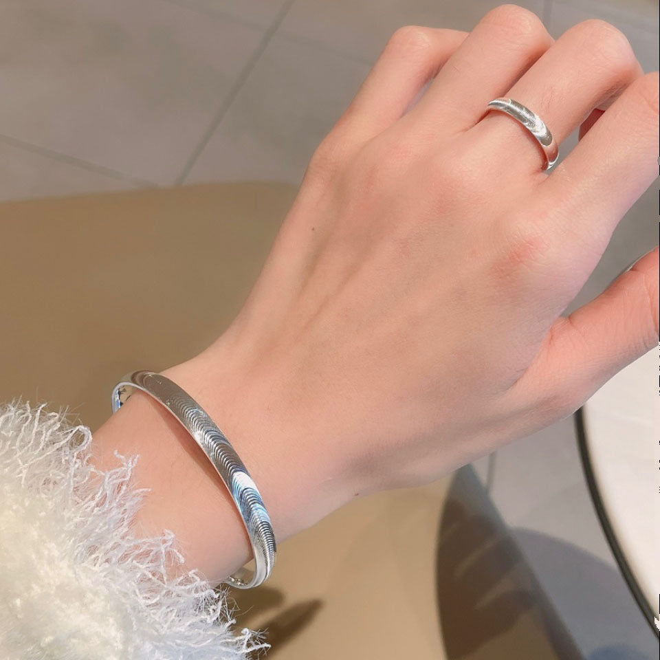 ✨🌙 Przyciągnij wszystkie spojrzenia – bransoletka z polerowanym kamieniem kociego oka 🌙✨