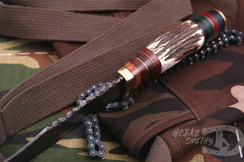 Ręcznie robiony nóż do skórowania ze stali damasceńskiej o długości 15 cm z rękojeścią z poroża