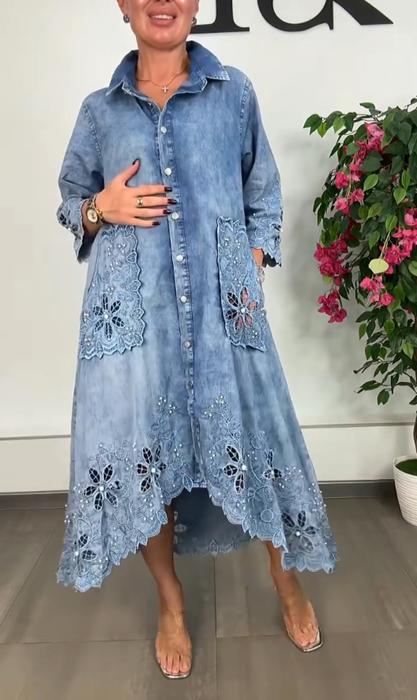 Elegancka sukienka damska z haftowanym kołnierzykiem i dżinsami
