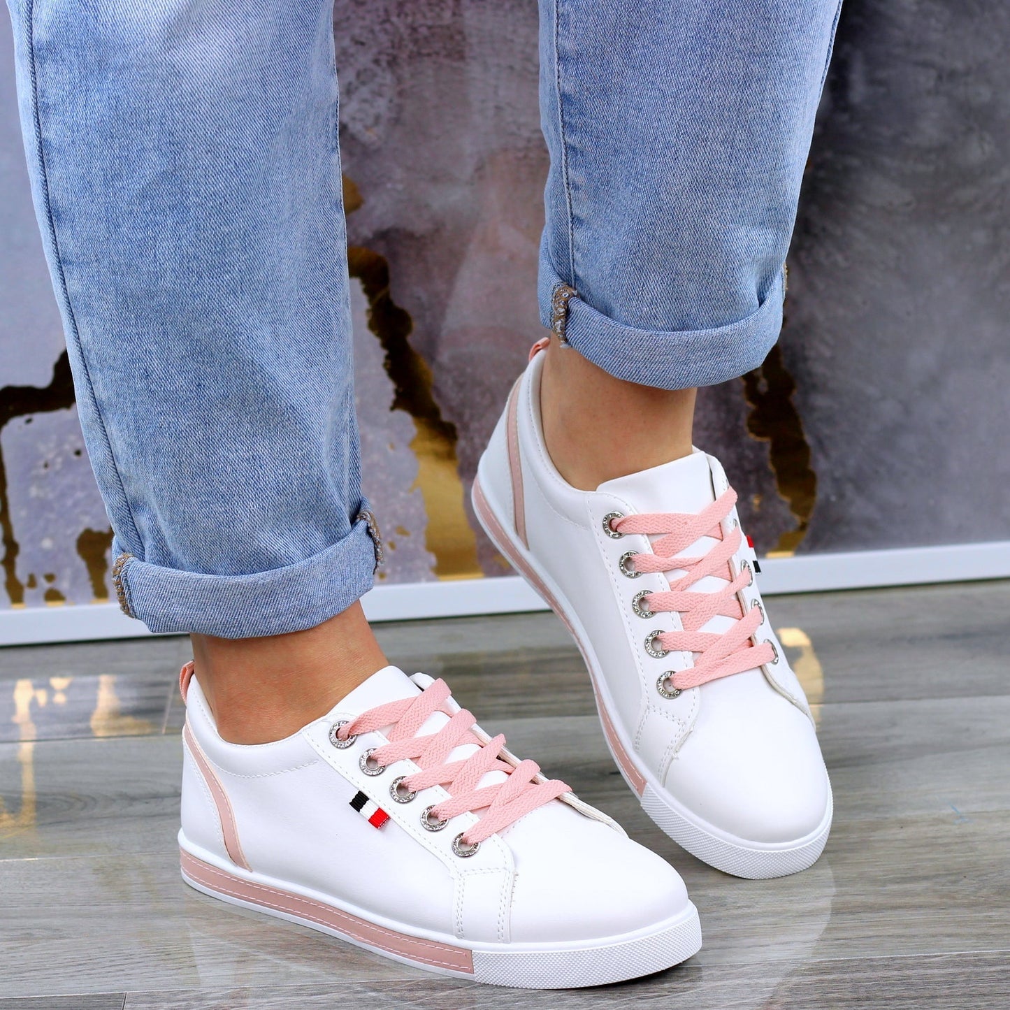 MODNE BIAŁO RÓŻOWE SKÓRZANE TRAMPKI DAMSKIE SZNUROWANE PRETTY