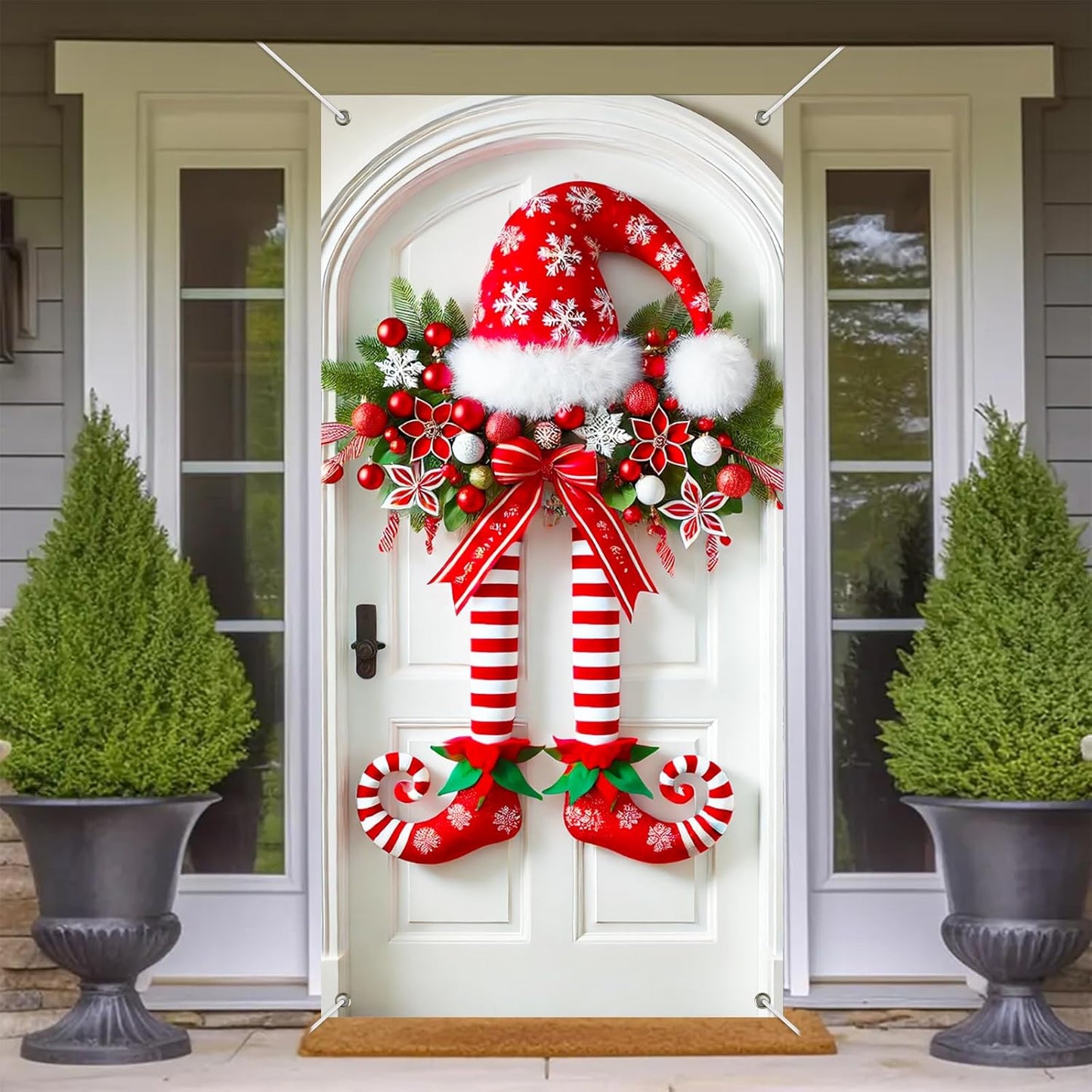 Świąteczny baner z nogami elfa na drzwiach