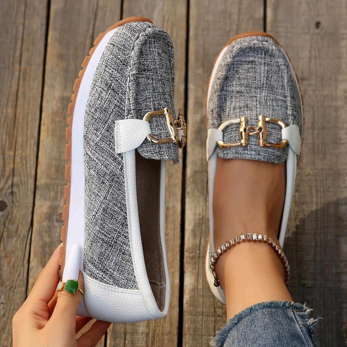 Damskie buty wsuwane Casual z metaliczną klamrą