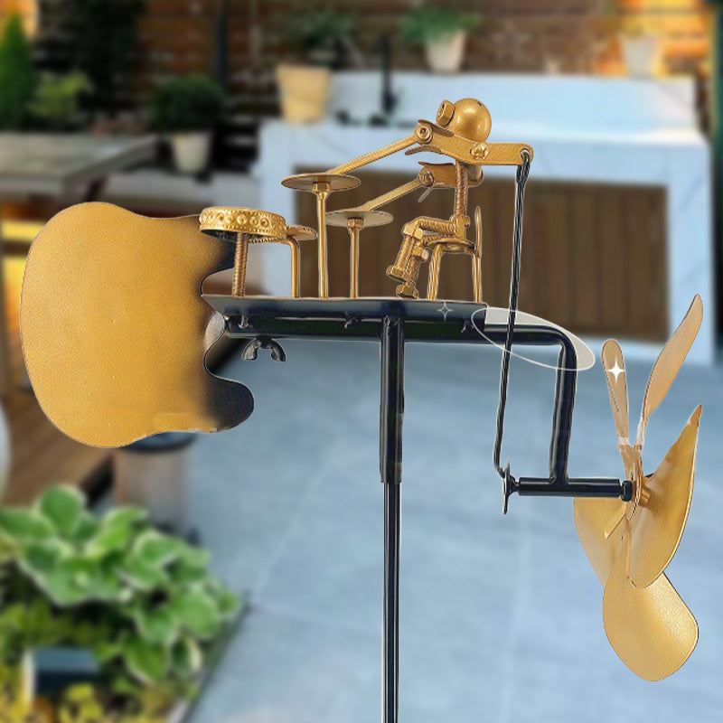 Ręcznie robiony metalowy wiatraczek z bębnem - dekoracja naziemna