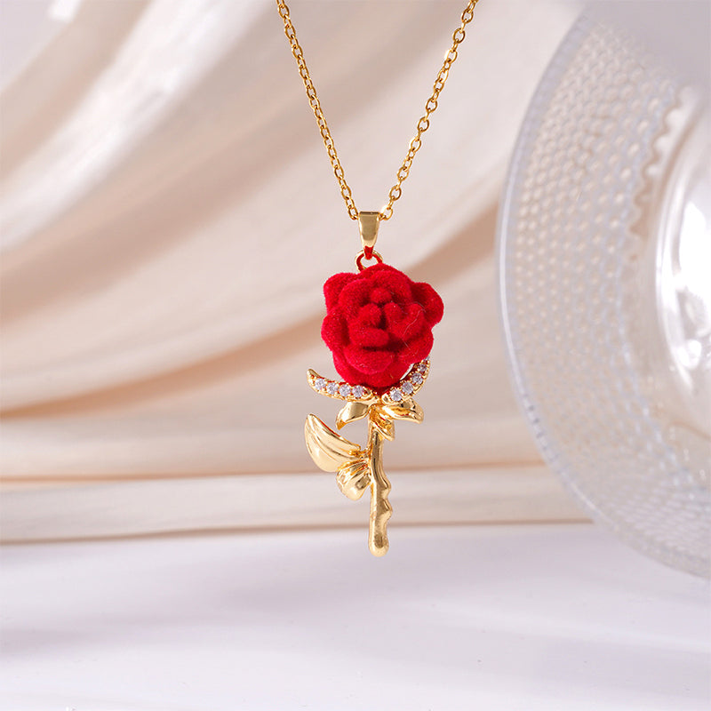 🌹 Elegáns nyaklánc vörös rózsás medállal
