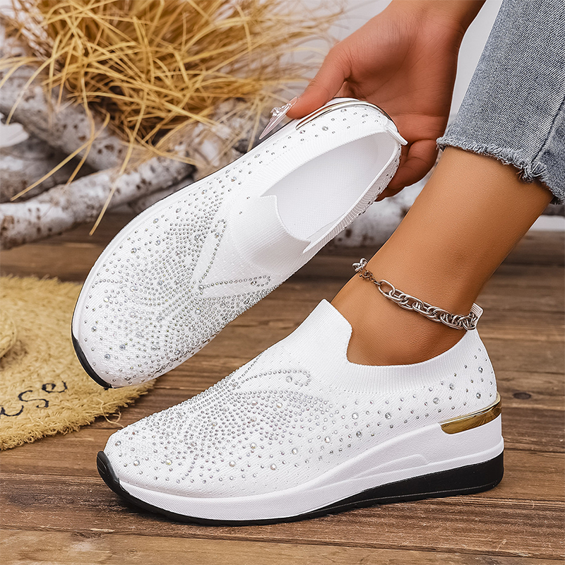 🌬️🏃‍♀️ Női strasszos pillangós slip-on sportcipő – Csillámló kényelem és könnyed viselet ✨🦋