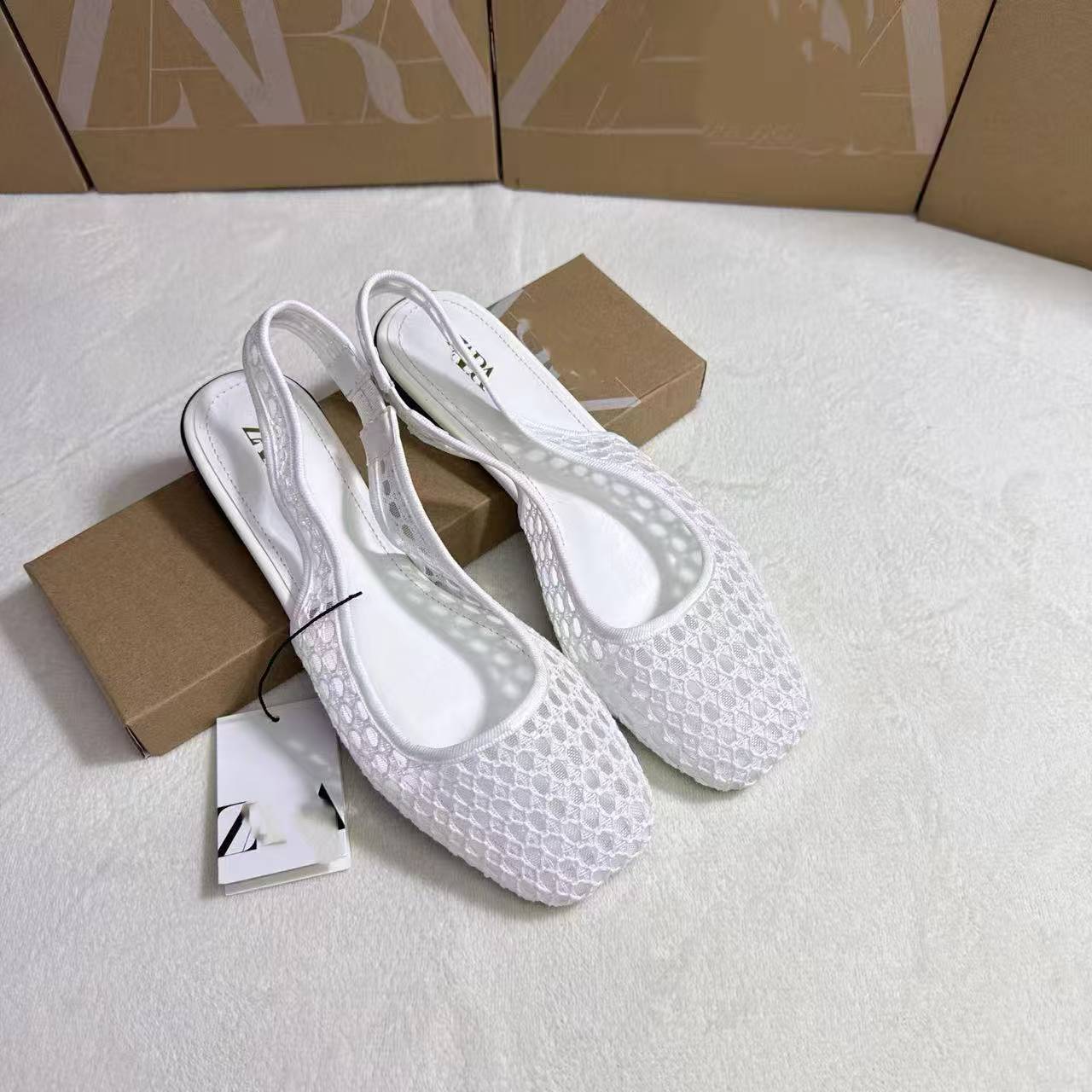 👡🌸 Női fonott nyitott sarkú szandál – Elegáns fonott textúra, amely azonnal francia sikket és laza eleganciát kölcsönöz ✨